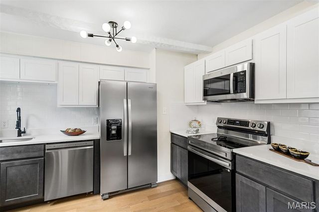 1355 Fairmount Court, St Louis, MO 63139
