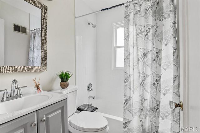 1355 Fairmount Court, St Louis, MO 63139