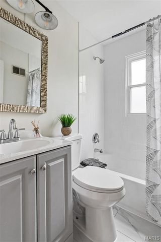 1355 Fairmount Court, St Louis, MO 63139