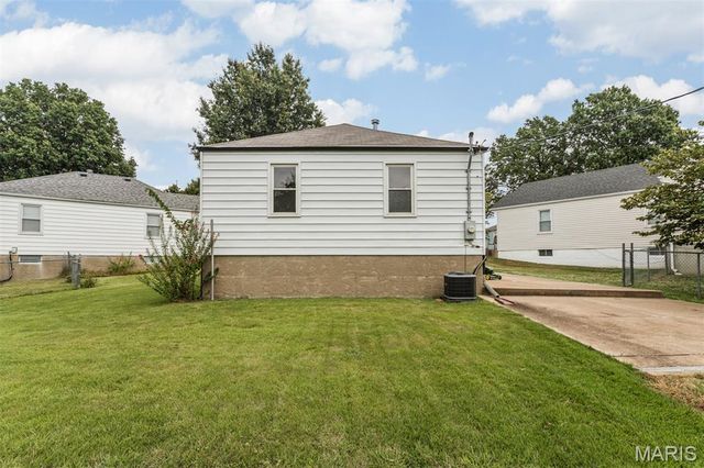 1355 Fairmount Court, St Louis, MO 63139