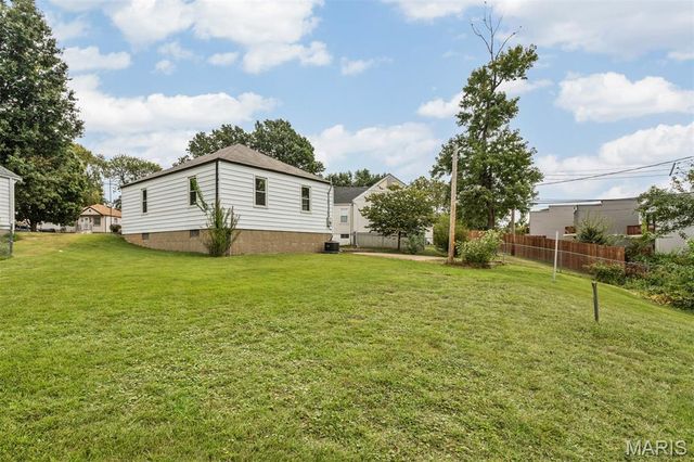 1355 Fairmount Court, St Louis, MO 63139