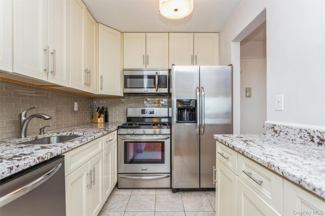 1841 Central Park Avenue 17K, Yonkers, NY 10710