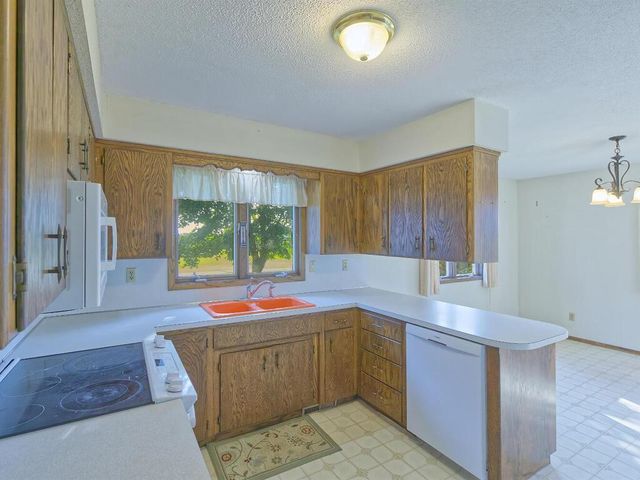 15092 Highway 15 S, Hutchinson, MN 55350