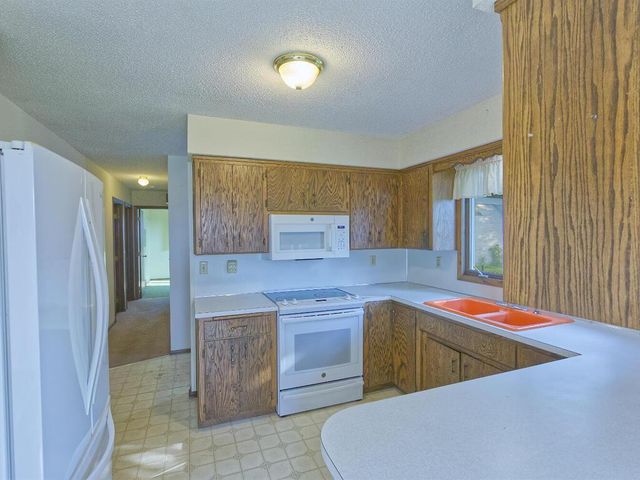 15092 Highway 15 S, Hutchinson, MN 55350