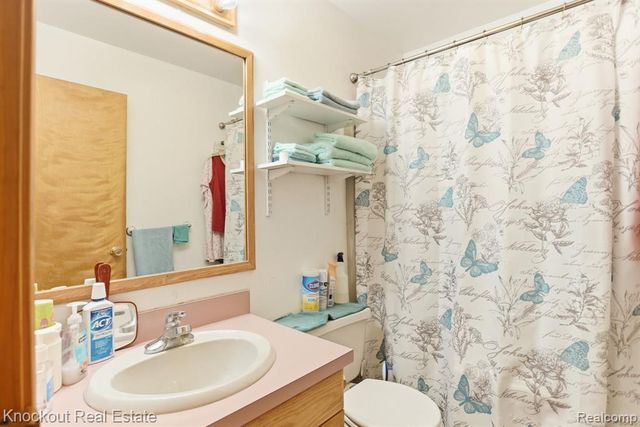 7045 Hospital Road, Freeland, MI 48623