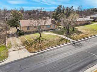 605 Hinton Street, Grand Prairie, TX 75050