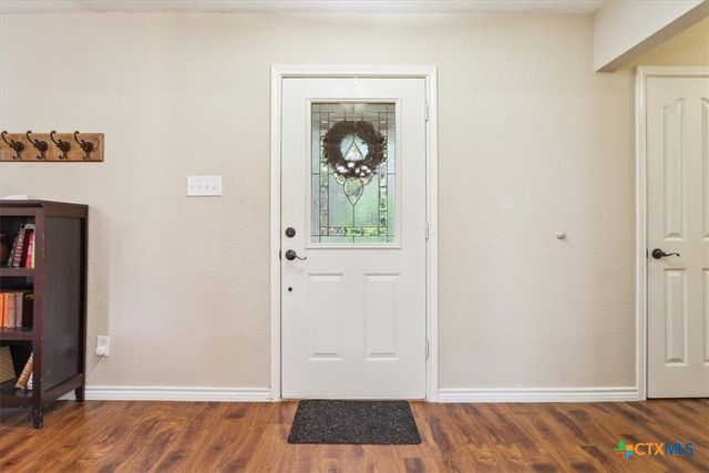 7511 N Lakeview Drive, Salado, TX 76571