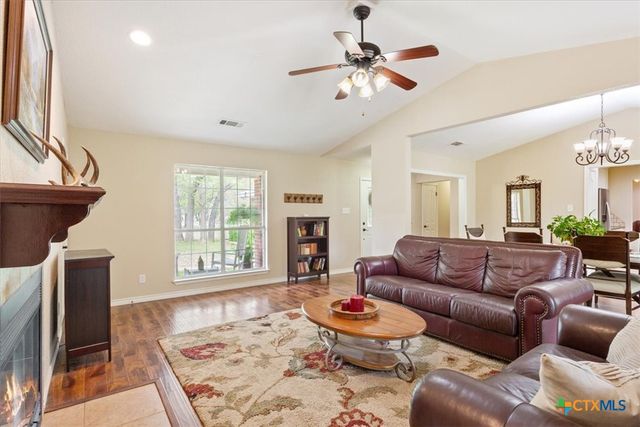 7511 N Lakeview Drive, Salado, TX 76571