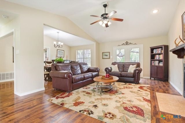 7511 N Lakeview Drive, Salado, TX 76571