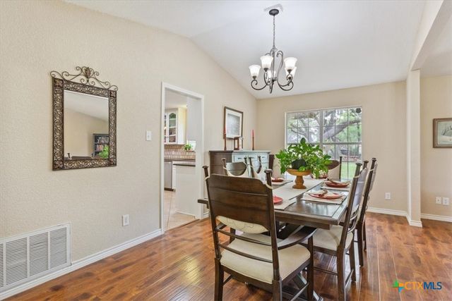 7511 N Lakeview Drive, Salado, TX 76571