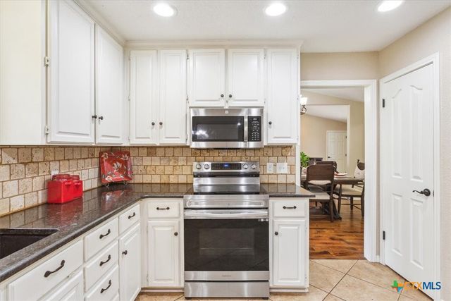 7511 N Lakeview Drive, Salado, TX 76571