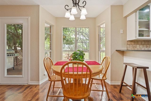 7511 N Lakeview Drive, Salado, TX 76571