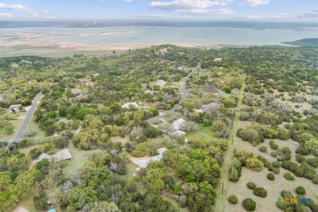 7511 N Lakeview Drive, Salado, TX 76571