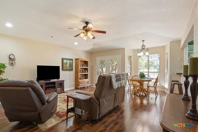 7511 N Lakeview Drive, Salado, TX 76571