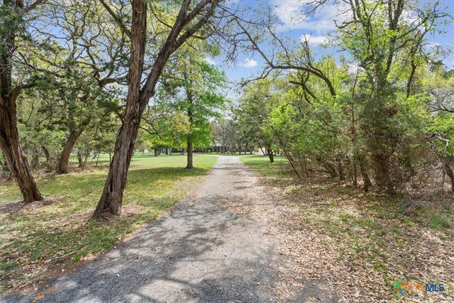 7511 N Lakeview Drive, Salado, TX 76571