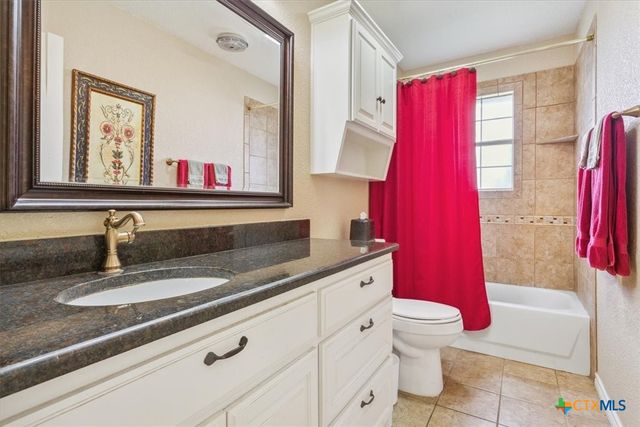 7511 N Lakeview Drive, Salado, TX 76571