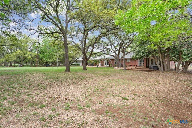 7511 N Lakeview Drive, Salado, TX 76571
