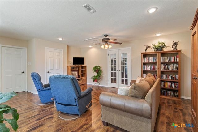 7511 N Lakeview Drive, Salado, TX 76571