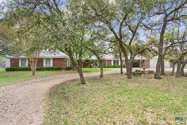 7511 N Lakeview Drive, Salado, TX 76571