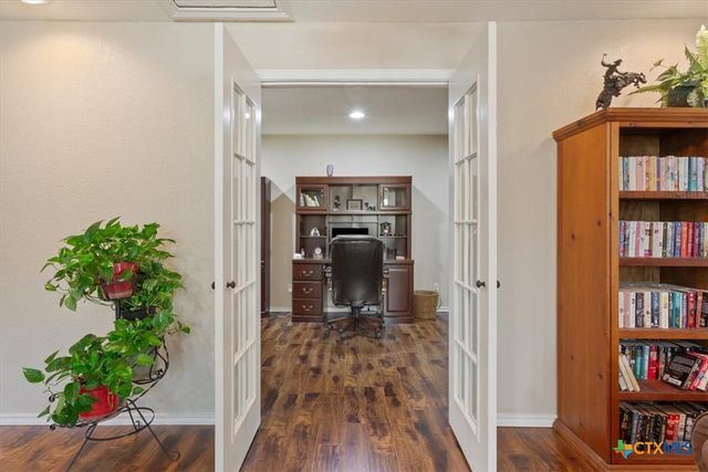 7511 N Lakeview Drive, Salado, TX 76571