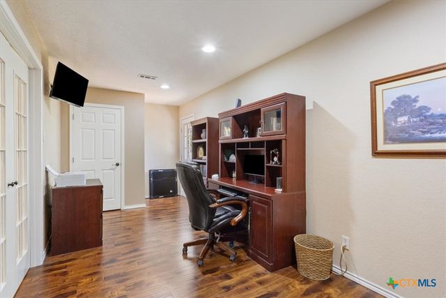 7511 N Lakeview Drive, Salado, TX 76571