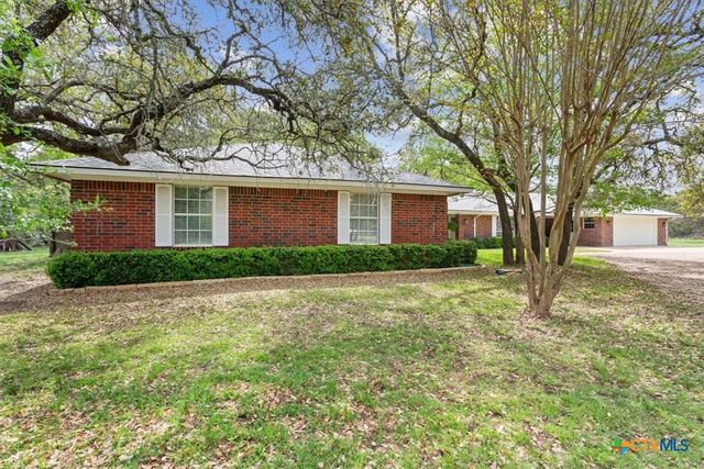 7511 N Lakeview Drive, Salado, TX 76571