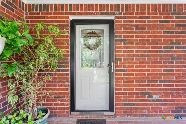 7511 N Lakeview Drive, Salado, TX 76571