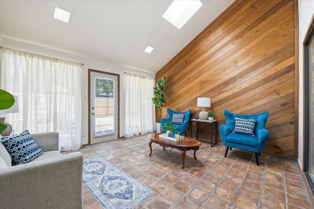 517 E Beady Road, Arlington, TX 76006