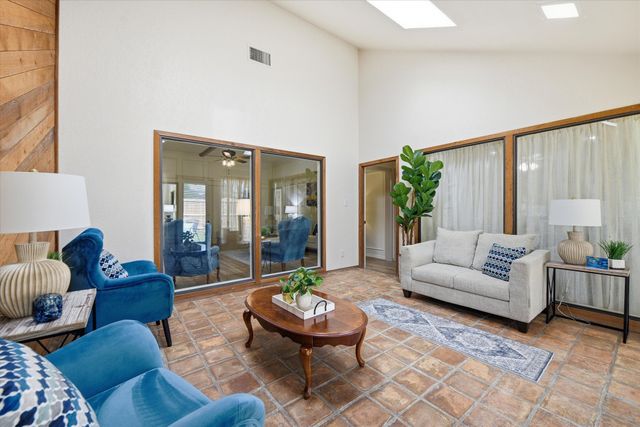 517 E Beady Road, Arlington, TX 76006