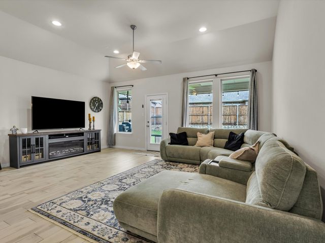 916 Monarch Lane, Celina, TX 75009