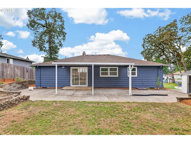 730 E CLARENDON St, Gladstone, OR 97027
