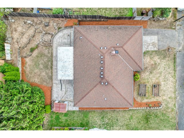 730 E CLARENDON St, Gladstone, OR 97027