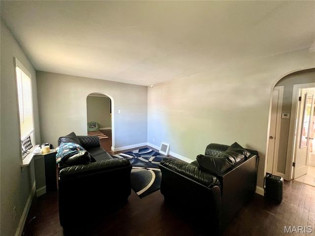 106 Henquin Drive, St Louis, MO 63135