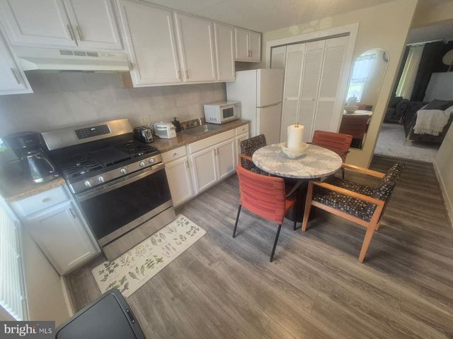 1835 VILLAGE GREEN DR, Hyattsville, MD 20785