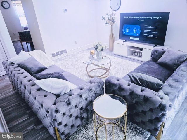 1835 VILLAGE GREEN DR, Hyattsville, MD 20785