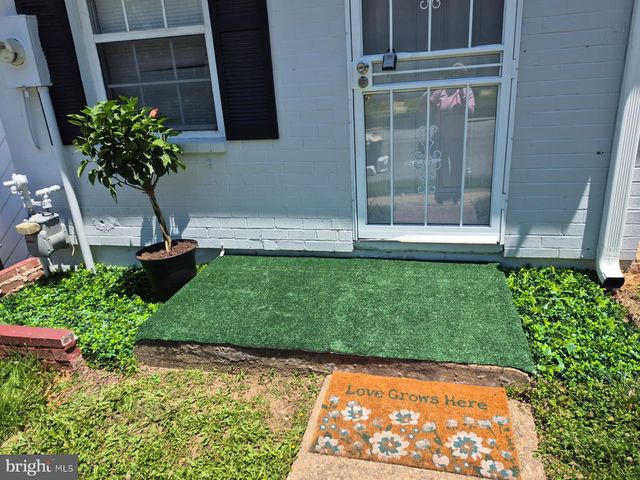 1835 VILLAGE GREEN DR, Hyattsville, MD 20785