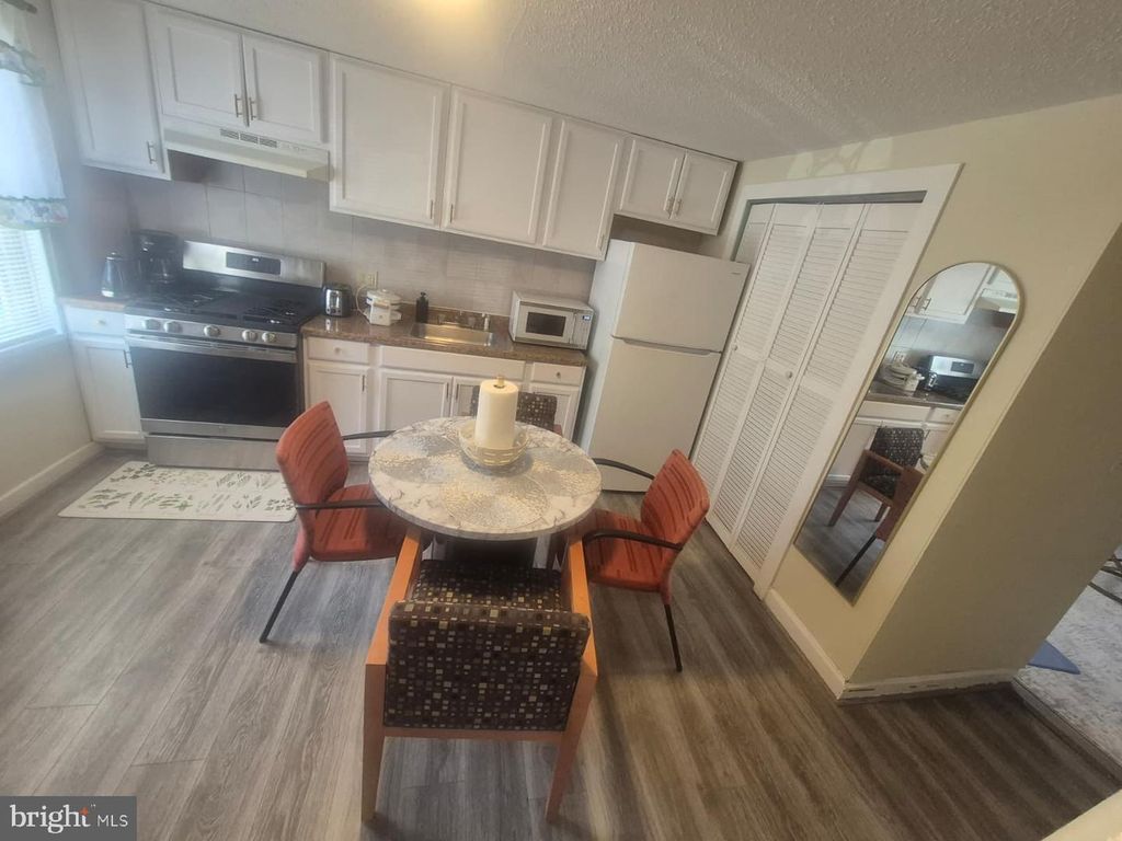 1835 VILLAGE GREEN DR, Hyattsville, MD 20785