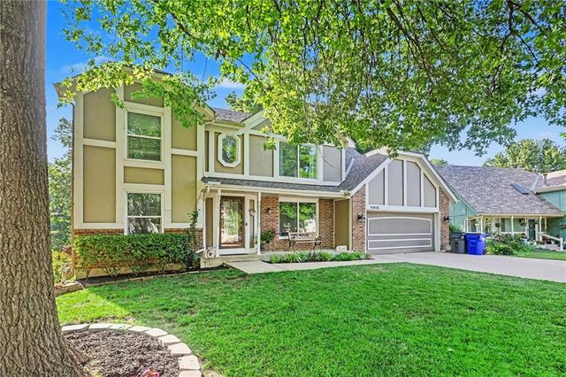 11613 S Penrose Street, Olathe, KS 66061