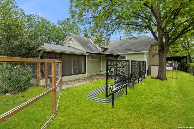 1012 N FLORES ST, San Antonio, TX 78212