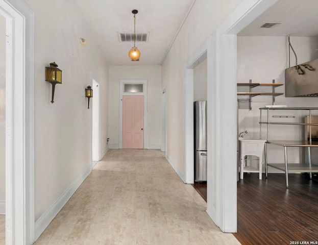 1012 N FLORES ST, San Antonio, TX 78212