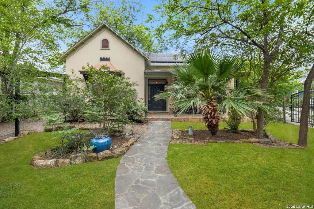 1012 N FLORES ST, San Antonio, TX 78212
