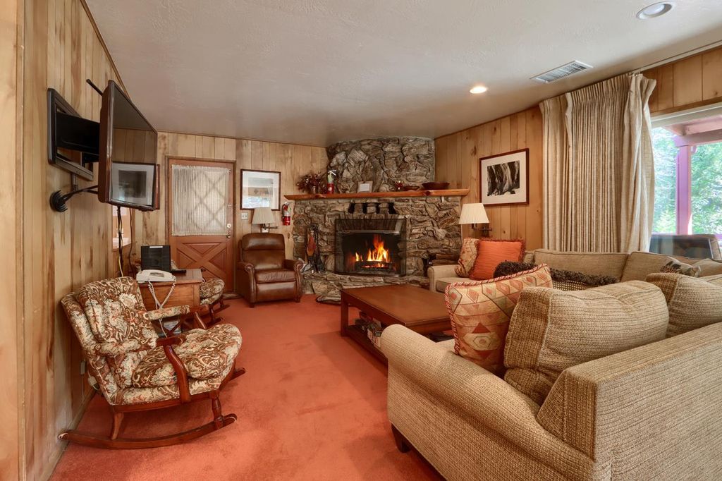 Image 2 of property listing at 2580 River Road, Wawona, CA 95389