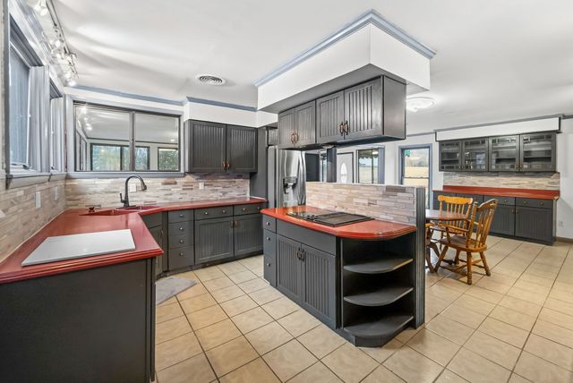 369 Holiday Acres Dr, Springville, TN 38256