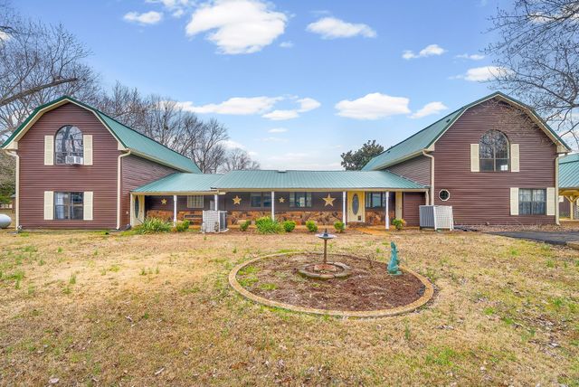 369 Holiday Acres Dr, Springville, TN 38256