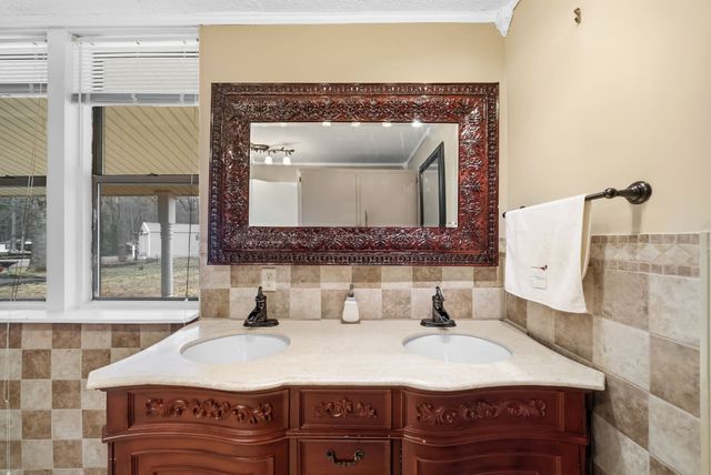 369 Holiday Acres Dr, Springville, TN 38256