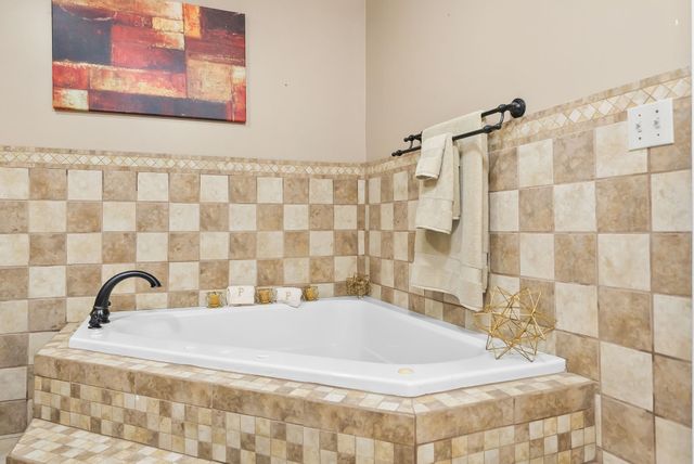 369 Holiday Acres Dr, Springville, TN 38256