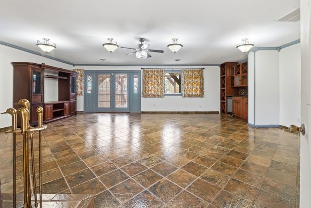 369 Holiday Acres Dr, Springville, TN 38256