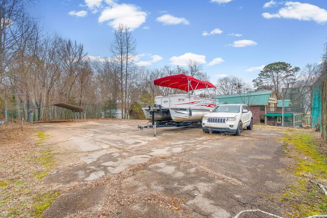 369 Holiday Acres Dr, Springville, TN 38256