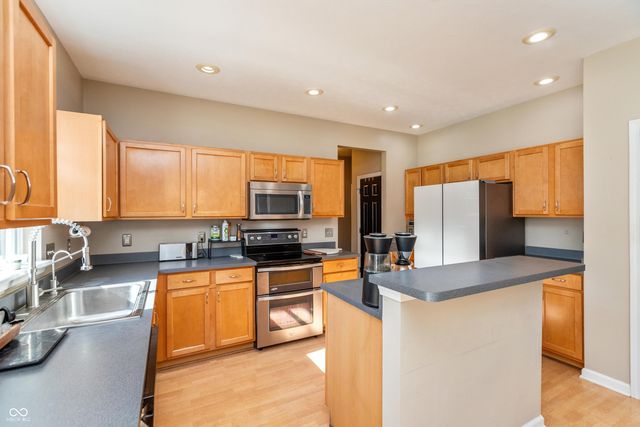 821 Harvest Lake Drive, Brownsburg, IN 46112