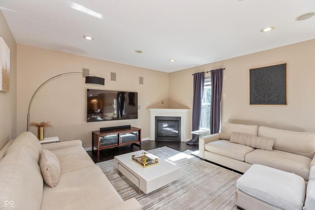 821 Harvest Lake Drive, Brownsburg, IN 46112